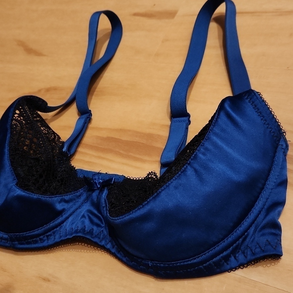 Fredericks of Hollywood Satin Push-up Lace Bra - Picture 2 of 4